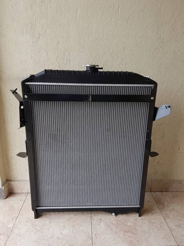 Radiador de agua Hino J08 - Imagen 2